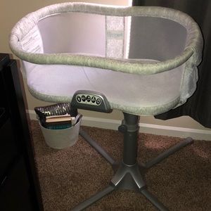 Swivel Halo Bassinet